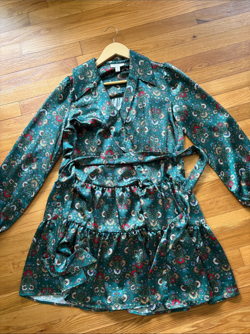 ON 34TH XS Green Floral Satin Wrap Tiered Long Sleeve Mini Dress